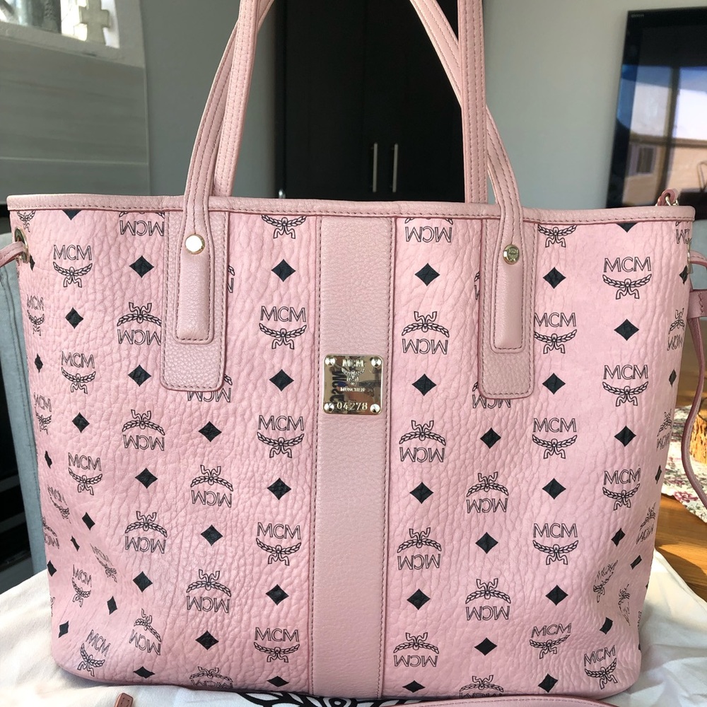 ❌❌ SOLD ❌❌MCM reversible Liz shopper bag